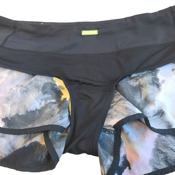 Lululemon Speed Shorts Citron Tinted women's size 6 Rare print - Picture 5 of 8